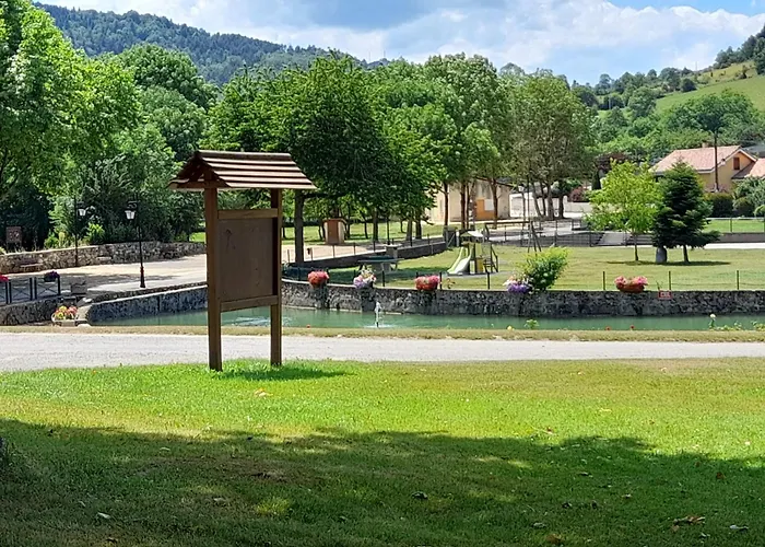 Semesterbostad La Tute De L'ours Roquefeuil